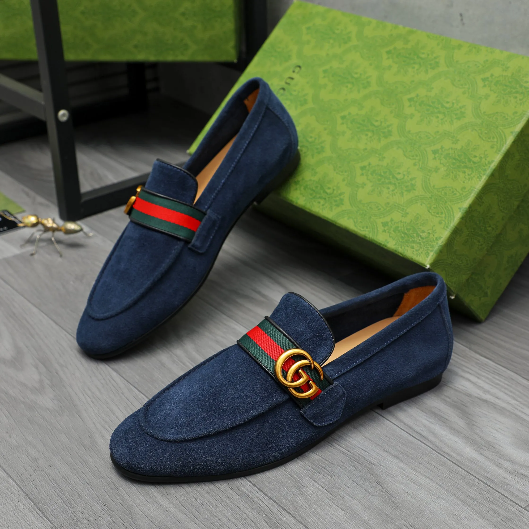 Men's shoes 💰p400 Product trademark: GUCCI "Gucci" business casual leather shoes Regular size: 38-46 (38.45.46 is custom-made and non-returnable) Product material: Selected suede cowhide with webbing upper, cowhide lining, original rubber outsole